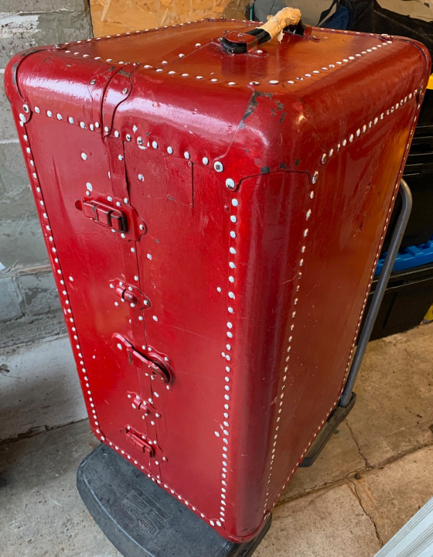 Vintage Steamer Trunk with Drawers in Arts & Collectibles in Hamilton - Image 2