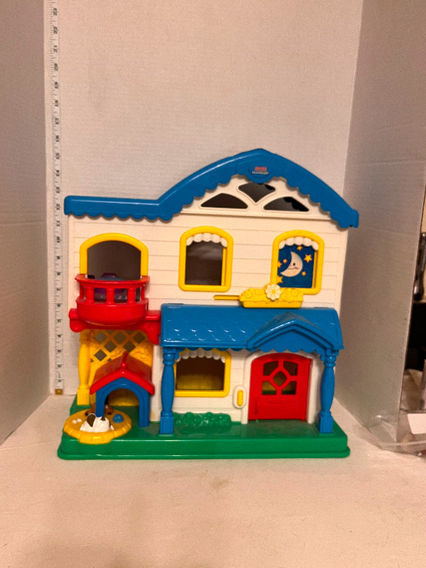 Fisher Price Little People Busy Day Home in Toys & Games in City of Toronto