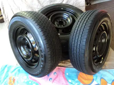 Selling Honda Civic 195/65R15 Firestone Affinity Touring S4 all season tires on Honda factory rims 5...