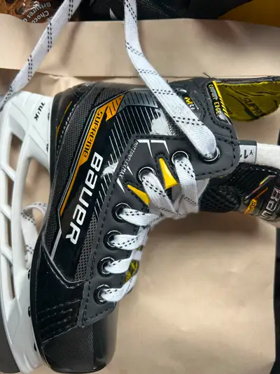Like new Bauer Supreme $99 hockey skates, View more