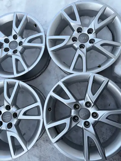 4 mags OEm Audi 17" pouces Bolt: 5/112 Offset 33