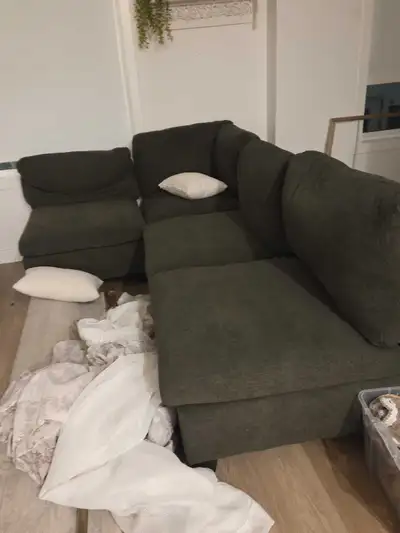 Like new. 6 pieces modular