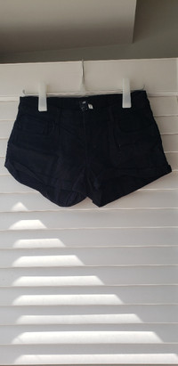 H&M Black shorts - size 6