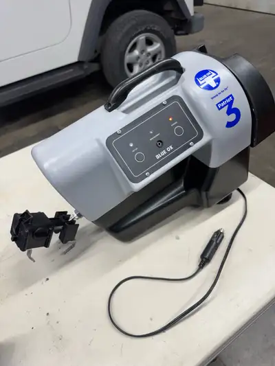 Blue Ox Patriot 3 flat towing break system. Comes with remote . Works great . Can provide video. $10...