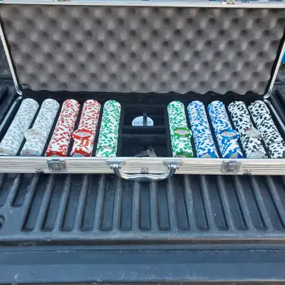 New 11.5g Professional Poker Chip Set with Case Denominations 15 25 50 100 500 chip count