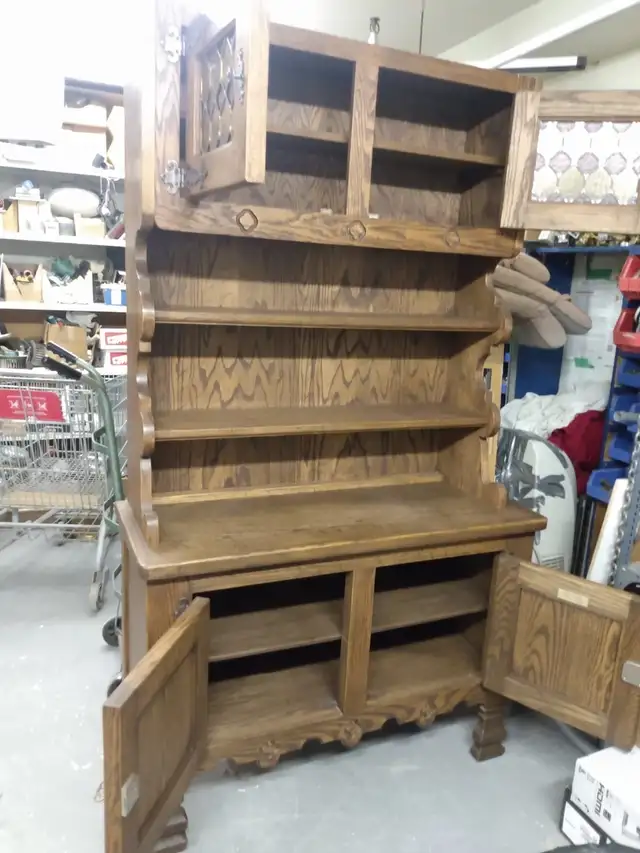 Beautiful Furniture/ Antiques in Arts & Collectibles in City of Toronto - Image 8