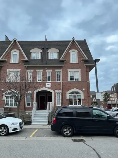 An excellent location in a sought after location in central Mississauga. This corner unit, low rise,...