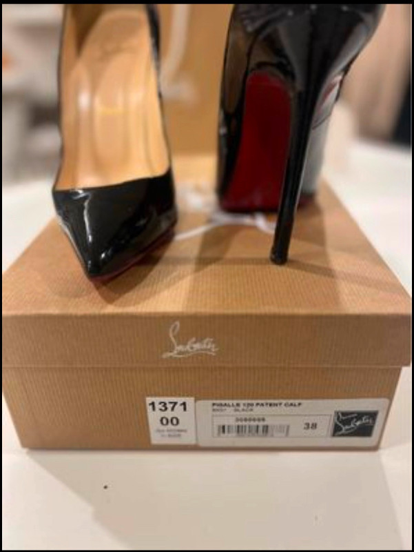 Pigalle 120mm patent -leather in black size 38 dans Femmes - Chaussures  à Ville de Montréal - Image 2