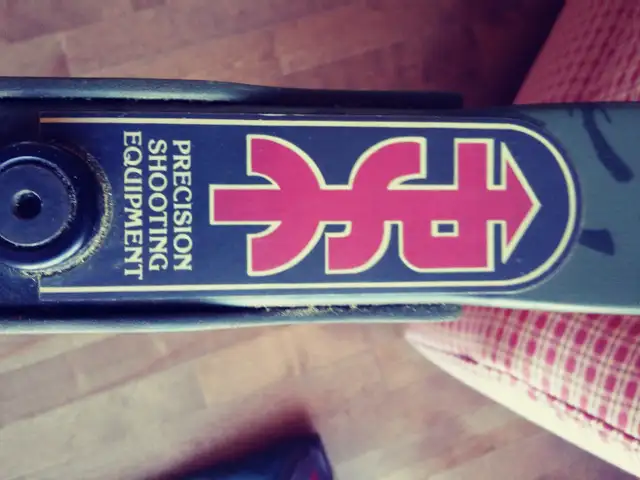 ARC DE CHASSE ET DE PRÉCISION. in Fishing, Camping & Outdoors in Saguenay - Image 3