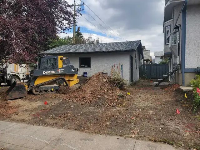 Skidsteer and Brains in Fence, Deck, Railing & Siding in Calgary - Image 3