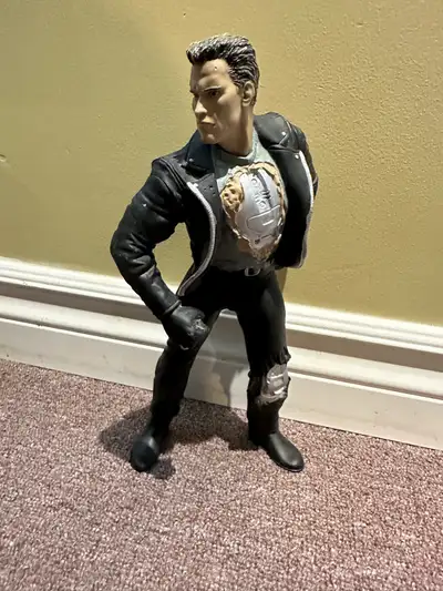 T-800 Terminator 2 Judgement Day 12-inch Action Figure from 1991. Randy Bowen design. Excellent cond...