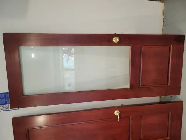 Porte en bois. 30 x 80 et 24 x 80 in Windows, Doors & Trim in City of Montréal - Image 3
