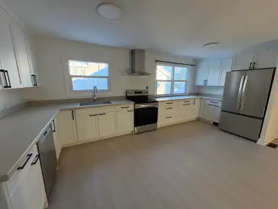 NEWLY RENOVATED, MAIN FLOOR, 4 BEDROOM, 1.5 BATHROOM HOME AT YONGE AND STEELES (WILLOWDALE / THORNHI...