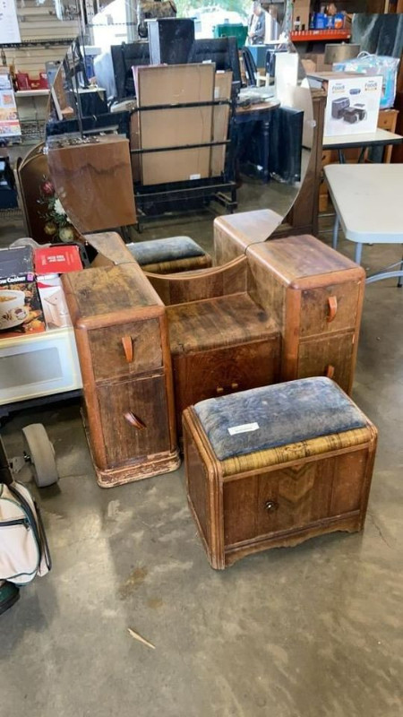 ANTIQUE VANITY DRESSER WITH MIRROR in Dressers & Wardrobes in Delta/Surrey/Langley