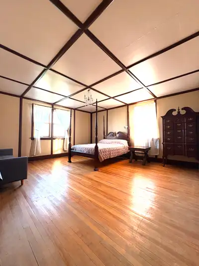 waterfront all inclusive bedroom for rent