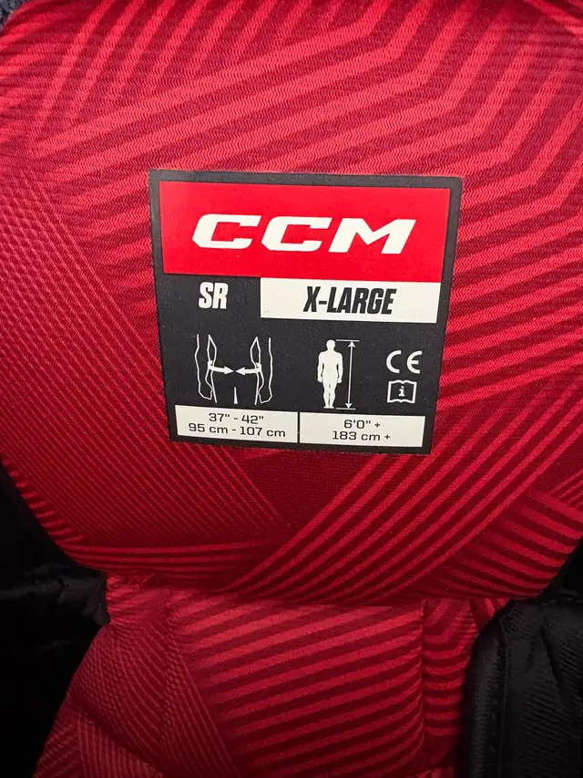 CCM men’s senior hockey pants in Hockey in St. Catharines - Image 3