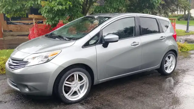 2015 Nissan Versa Note, low km, new wheels