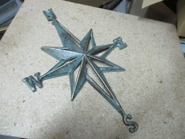 NWES DIRECTIONAL HEAVY CAST IRON WALL SIGN $30. COTTAGE DECOR in Home Décor & Accents in Winnipeg - Image 2