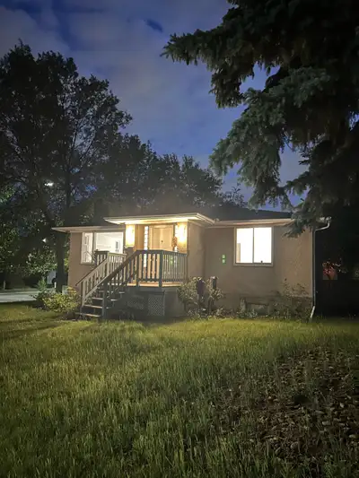 2 bed 1 bath UPPER level house
