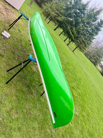 14 foot fiberglass canoe. Hull has some cosmetic dings but no leaks and paddles great.
