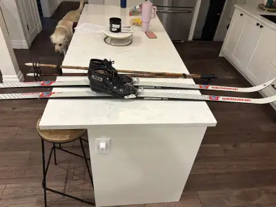 Cross country ski set men’s 8.5 boots Waxless skis and poles , View more