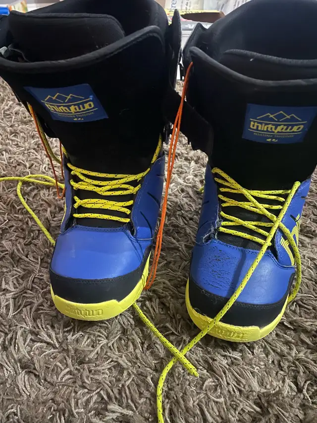 Men’s snowboard boots  in Snowboard in Red Deer - Image 2