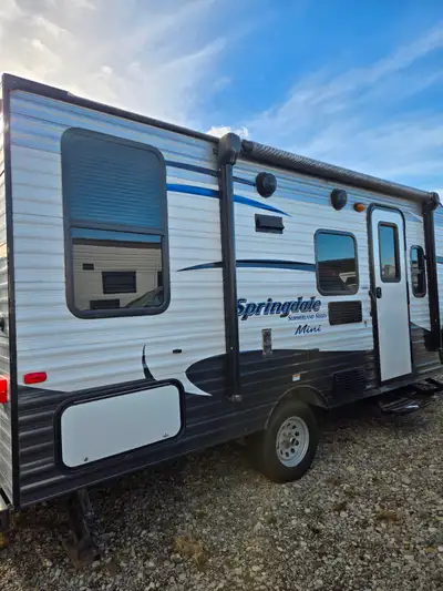 2016 Keystone Springdale Summerland Mini – Lightweight, Clean & Scenic Views! My 2016 Keystone Sprin...