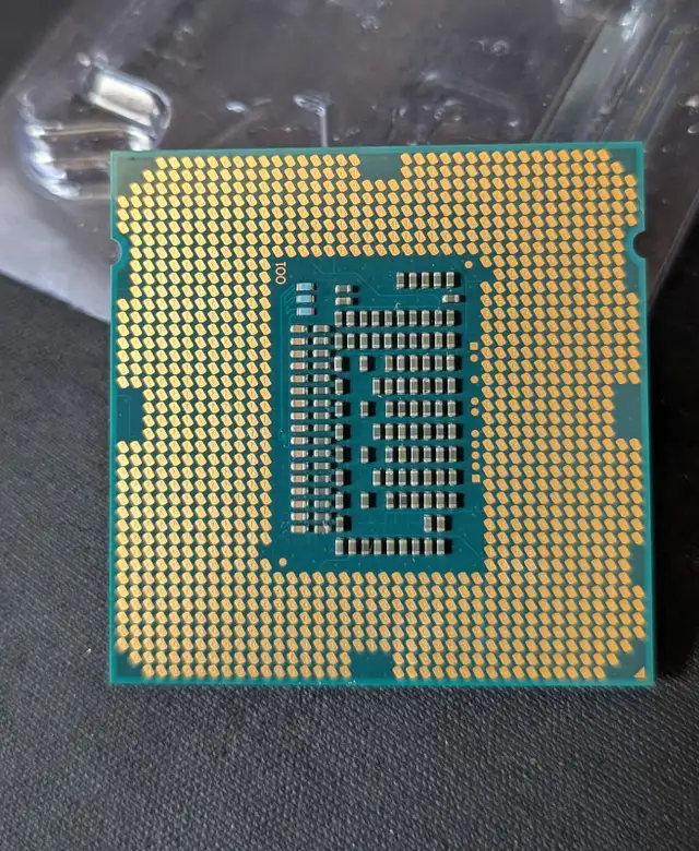 Intel Core i5-3570 LGA1155 CPU 3.4 GHz 4 cores HD2500 video 6MB in System Components in City of Montréal - Image 3