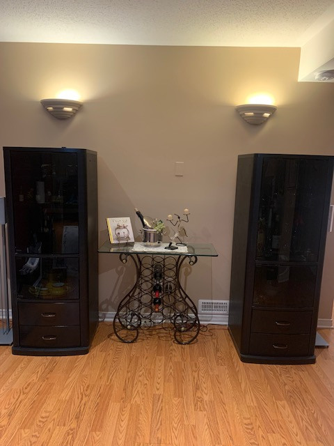 Display Cabinets in Hutches & Display Cabinets in Ottawa