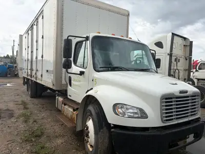 2011 Freightliner M2 26’ box Power liftgate Runs great Everything works ISB 6.7 Engine Manual Transm...
