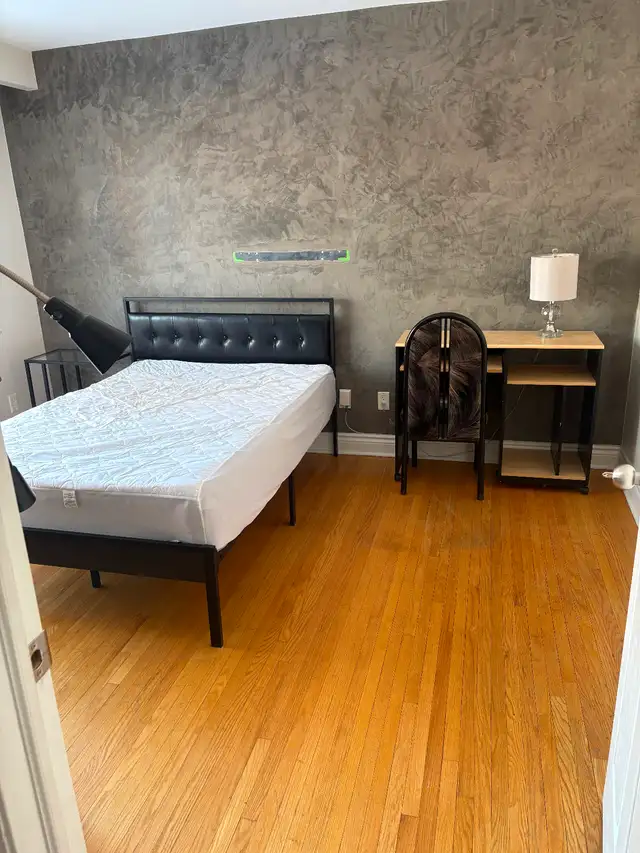 RENT A ROOM AT YONGE AND STEELS $950