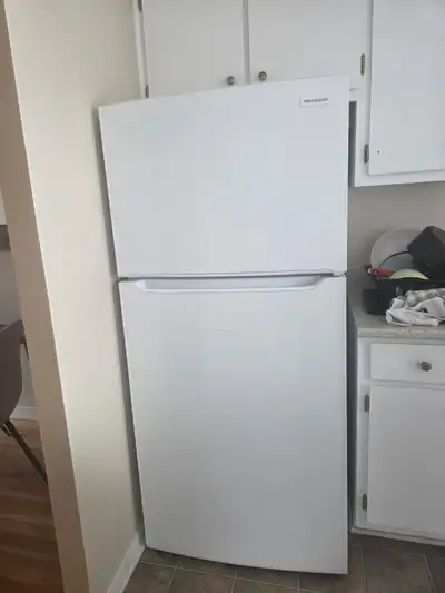 Frigidaire et poêle a vendre, View more