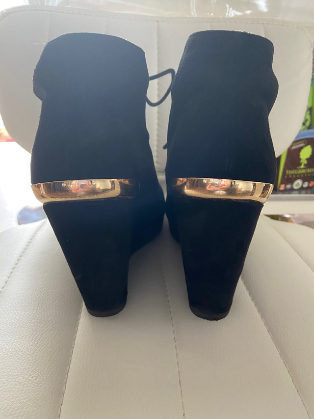 Black Suede Women’s Shoes  - Chaussures pour femmes dans Femmes - Chaussures  à Longueuil/Rive Sud - Image 3