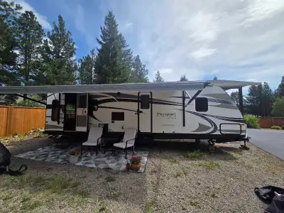 Very good condition Passport Ultra Lite Grand Touring-2015 Newer electric awning Length-32ft Model-2...