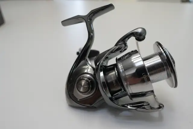 Daiwa Exist G LT 3000D spinning reel in Fishing, Camping & Outdoors in Sarnia - Image 4