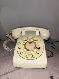 Vieux téléphone à cadran vintage 