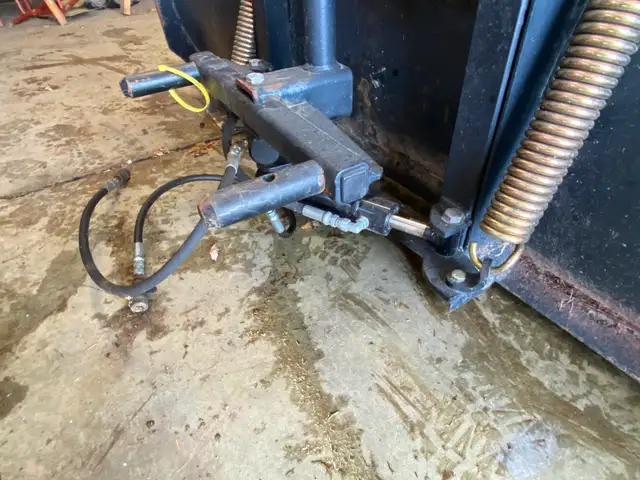 John Deere LPB72JD1 72" snow blade in Other in London - Image 6