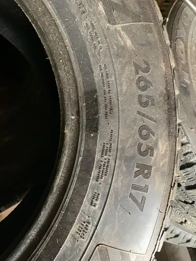 4 pneu Nokian une seul hiver de rouler 265/65/17