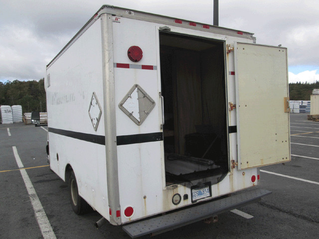 2008 GMC Savana camper cube van in RVs & Motorhomes in Bedford - Image 4