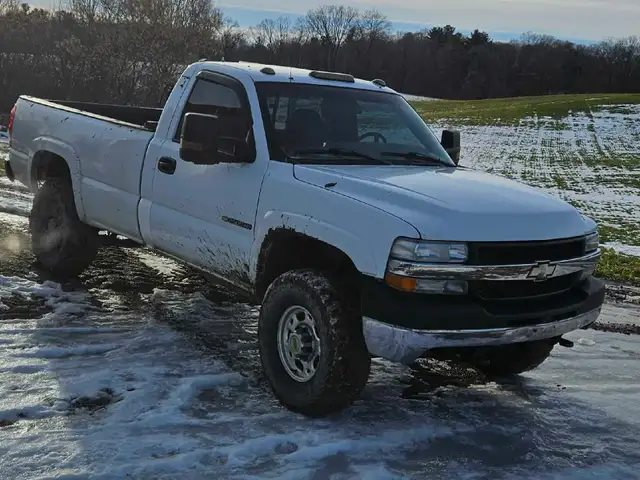 2002 Chevy Silverado 2500HD  in Cars & Trucks in Brantford - Image 4