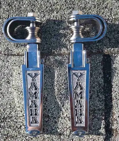 Yamaha chrome hiway foot pegs. Fit 1" and 1.25 " bars. Very nice condition. Asking $45. Message me i...