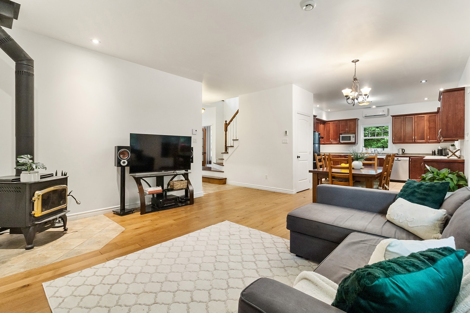 Maison 2 étages à vendre – Prévost, Laurentides – 875 000 $ — photo 2