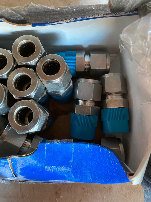 SWAGELOK 1/2 inch tube x 1/2 inch NPT Male fittings SS in Other Business & Industrial in St. Albert - Image 2