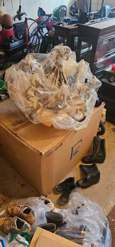 Brand New Chandelier for sale in box. Send me a msg if interested, thx.