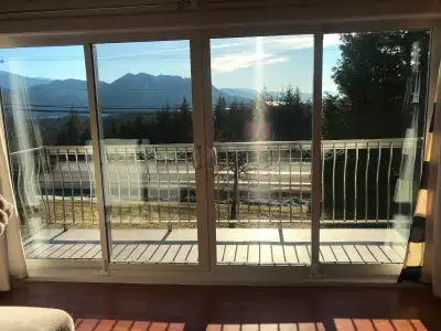 Very spacious apartment available in a six suite building. Open kitchen to the dining and living roo...