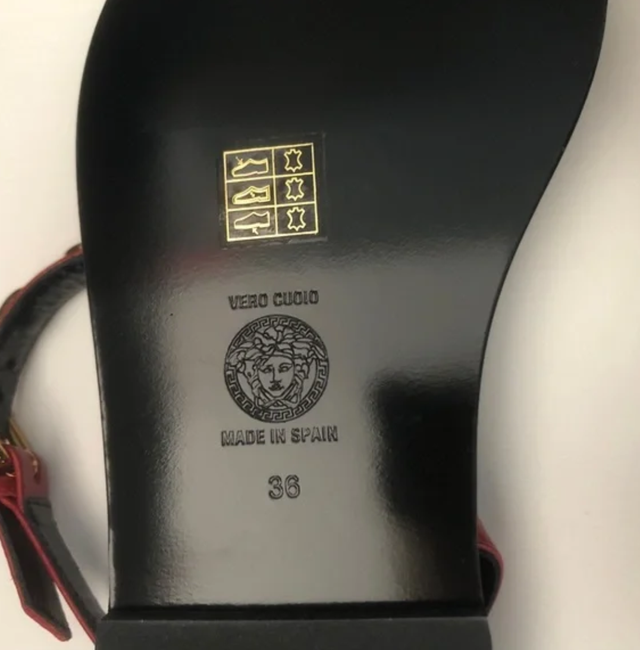 Versace sandals Size EU 36 in Women's - Shoes in City of Toronto - Image 5
