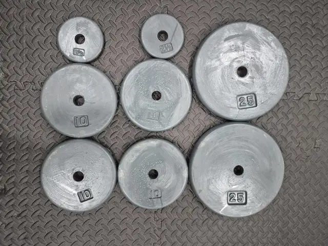 Weights and barbell414907277855303680