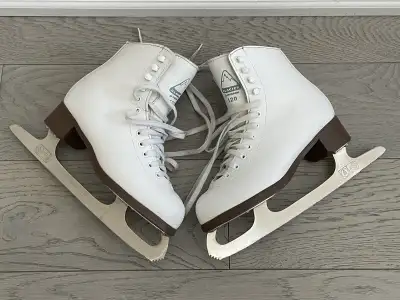 Jackson Glacier women figure skates size 5, View more