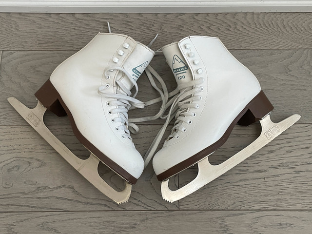 Jackson Glacier women figure skates size 5 in Skates & Blades in City of Toronto