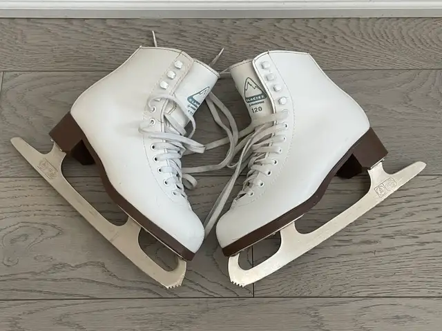 Jackson Glacier women figure skates size 5 dans Patins et patins à roulettes dans Ville de Toronto - Image 2